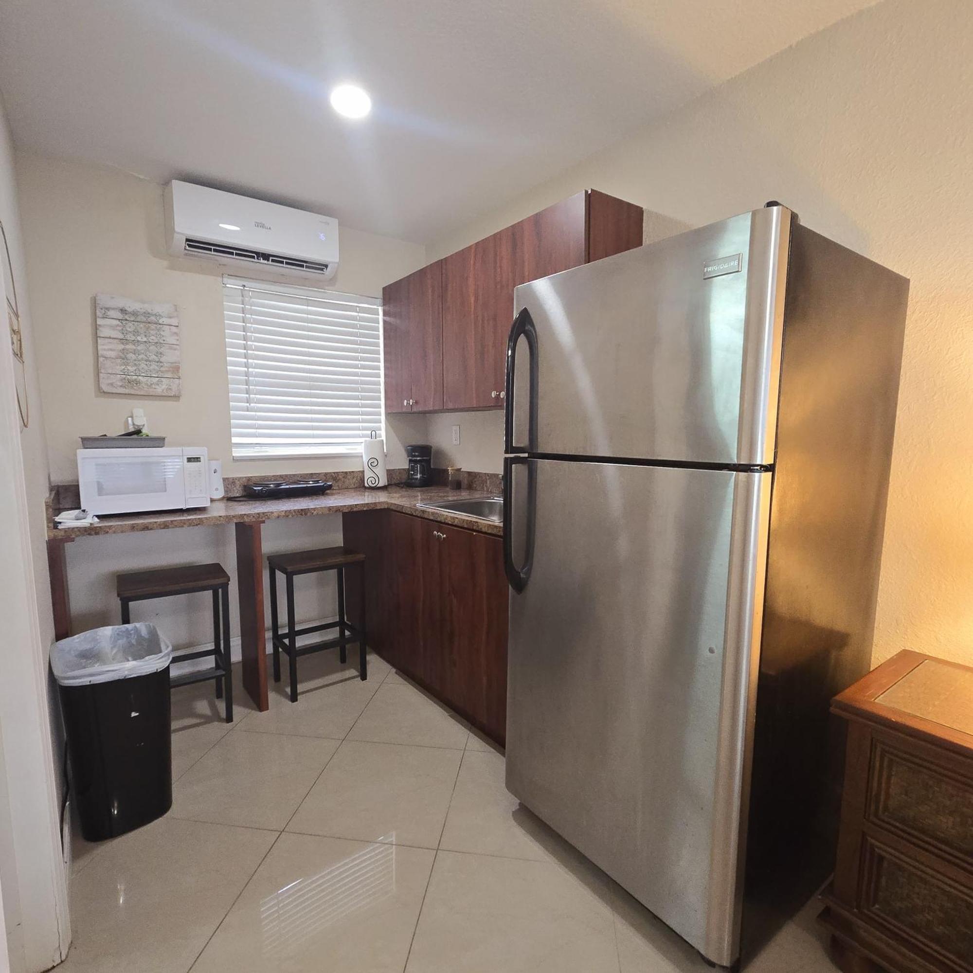 Equipped House W Pool & Patios, Near The Beaches, Prime Location- Ideal For Small Families, Coastal Haven Fort Lauderdale Exterior foto