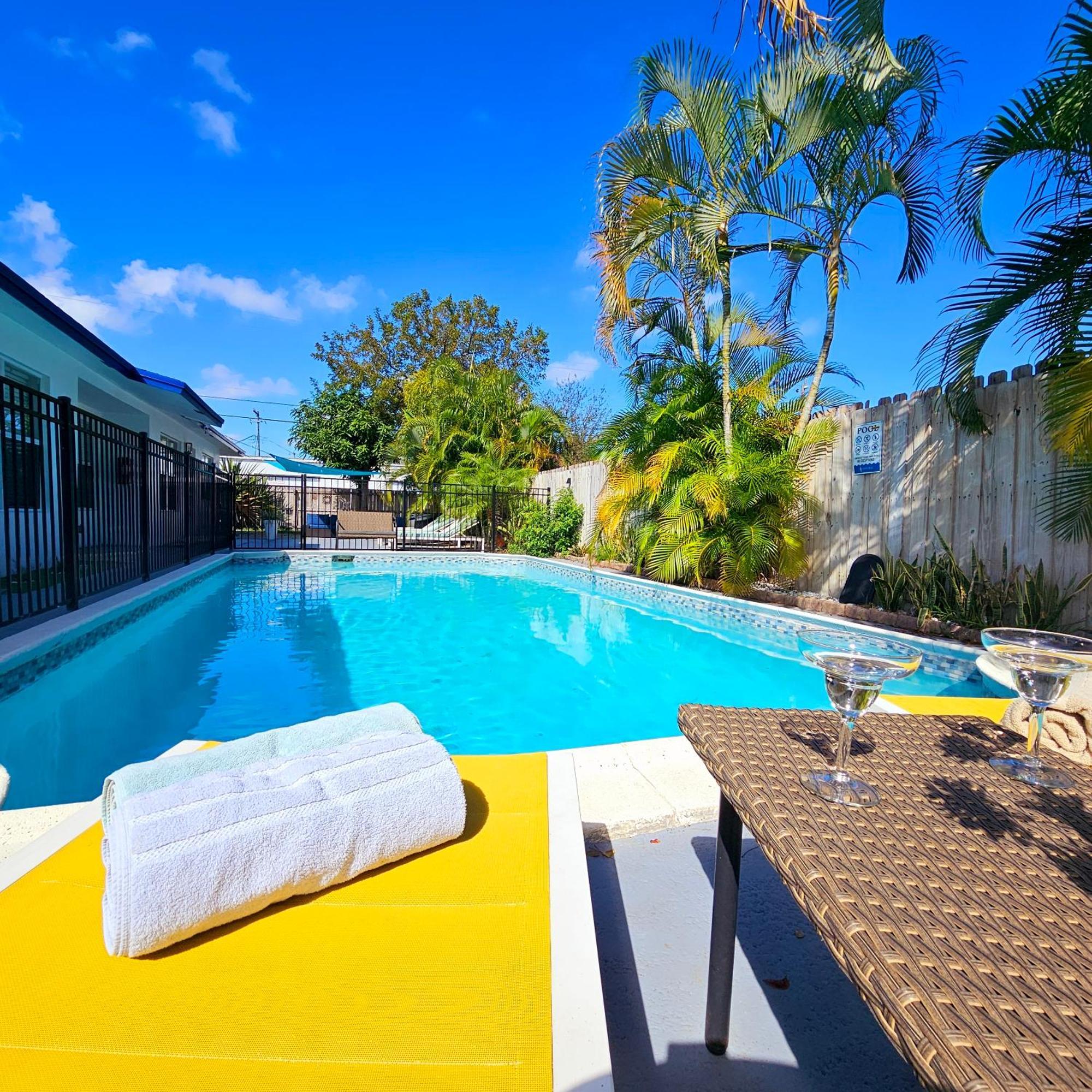 Equipped House W Pool & Patios, Near The Beaches, Prime Location- Ideal For Small Families, Coastal Haven Fort Lauderdale Exterior foto